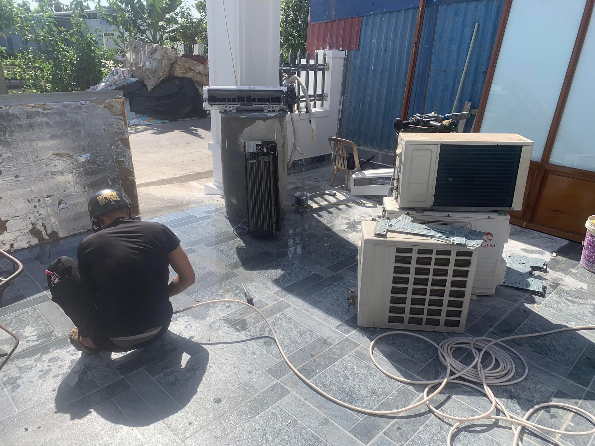 air-conditioning-unit-fixing-or-installing-unknown-qslrm2rp