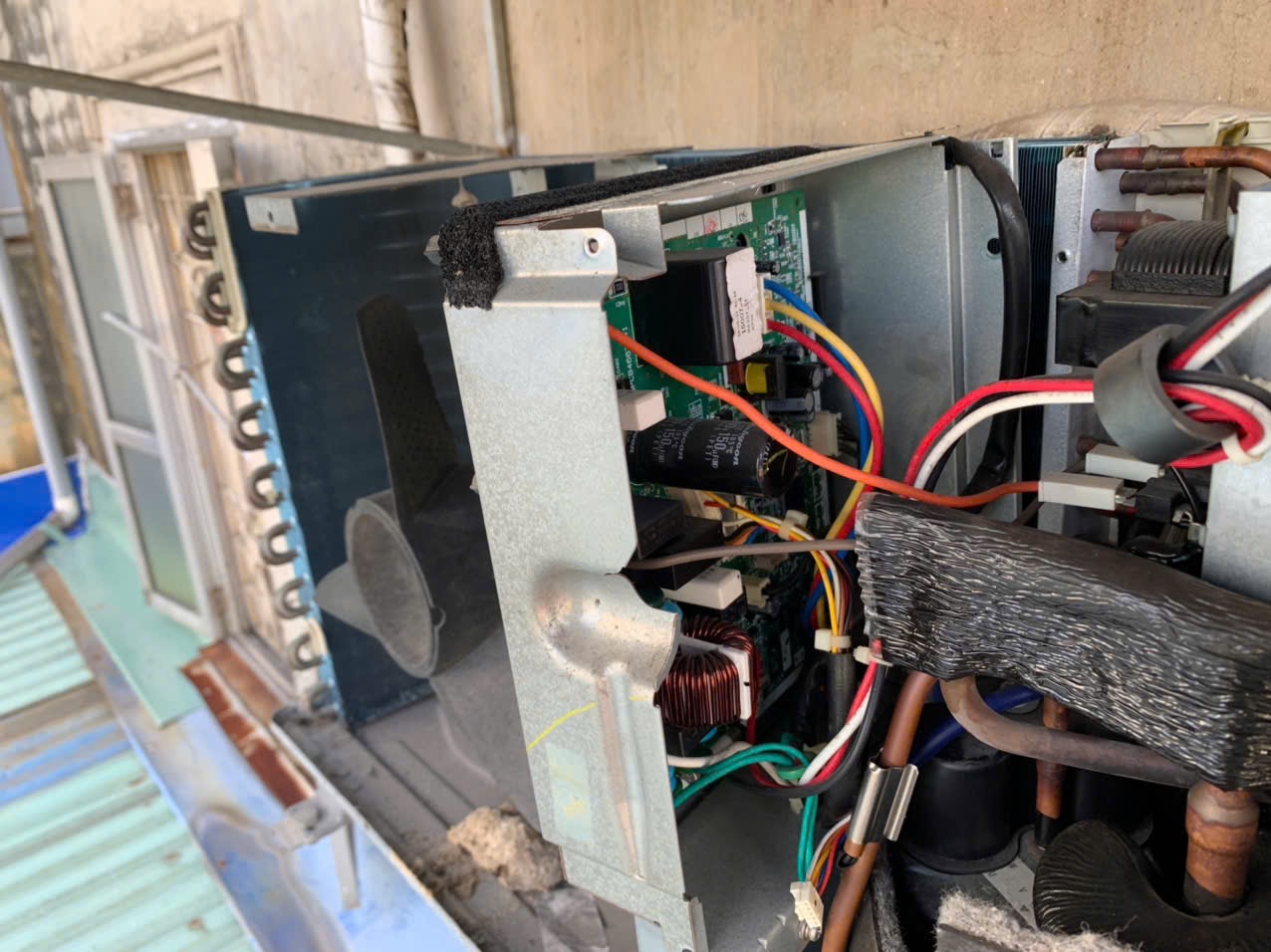 air-conditioning-unit-maintenance-unknown-yltqwknl